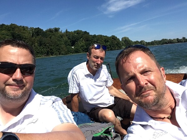 3 Männer im Boot